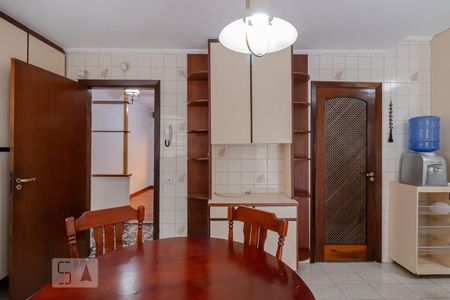 Casa à venda com 210m², 3 quartos e 4 vagasCopa