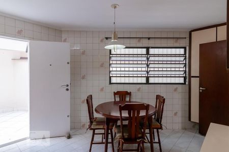 Casa à venda com 210m², 3 quartos e 4 vagasCopa