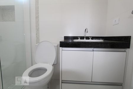 Banheiro de apartamento para alugar com 2 quartos, 58m² em Água Verde, Curitiba