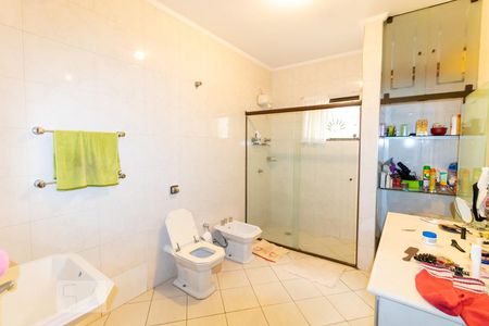 Casa à venda com 330m², 4 quartos e sem vagaBanheiro da Suíte 1