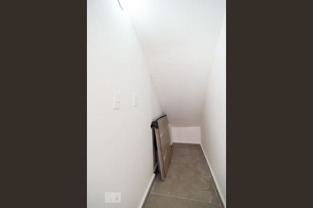 Depósito sob escada de casa para alugar com 2 quartos, 120m² em Cidade Monções, São Paulo