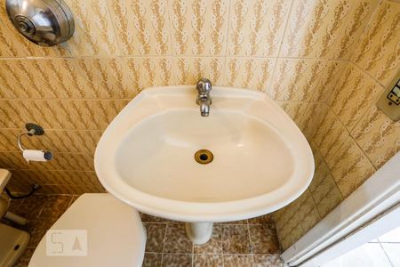 Banheiro de apartamento para alugar com 2 quartos, 65m² em Vila Firmiano Pinto, São Paulo