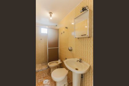 Banheiro de apartamento para alugar com 2 quartos, 65m² em Vila Firmiano Pinto, São Paulo