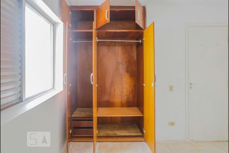 Quarto 1 Armário de apartamento para alugar com 2 quartos, 65m² em Vila Firmiano Pinto, São Paulo