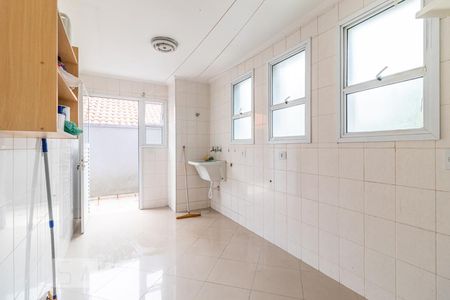 Casa de condomínio para alugar com 320m², 4 quartos e 4 vagas Casa de condomínio para alugar com 320m², 4 quartos e 4 vagasÁrea de Serviço