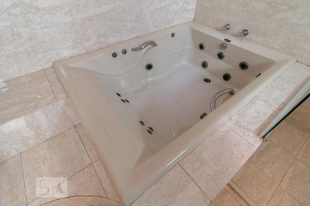 Casa de condomínio para alugar com 320m², 4 quartos e 4 vagas Casa de condomínio para alugar com 320m², 4 quartos e 4 vagasDetalhe do Banheiro da Suíte 3