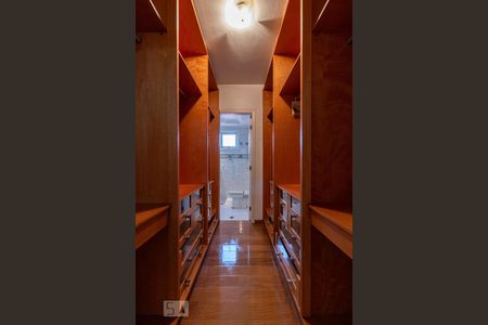 Casa de condomínio para alugar com 320m², 4 quartos e 4 vagas Casa de condomínio para alugar com 320m², 4 quartos e 4 vagasDetalhe da Suíte 3