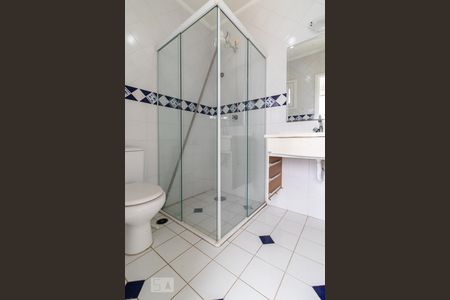 Casa de condomínio para alugar com 320m², 4 quartos e 4 vagas Casa de condomínio para alugar com 320m², 4 quartos e 4 vagasBanheiro Externo