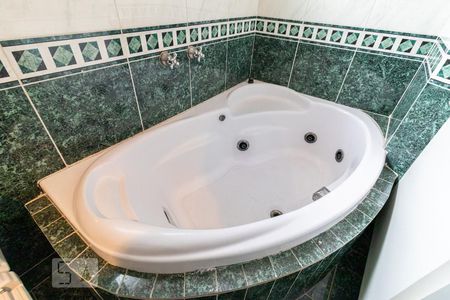 Casa de condomínio para alugar com 320m², 4 quartos e 4 vagas Casa de condomínio para alugar com 320m², 4 quartos e 4 vagasDetalhe do Banheiro da Suíte 1