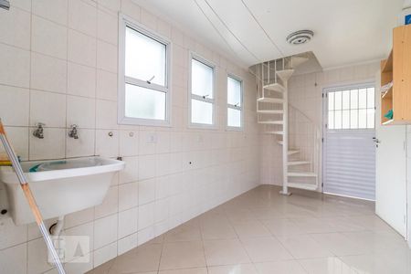 Casa de condomínio para alugar com 320m², 4 quartos e 4 vagas Casa de condomínio para alugar com 320m², 4 quartos e 4 vagasÁrea de Serviço