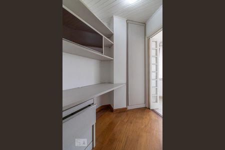 Casa de condomínio para alugar com 320m², 4 quartos e 4 vagas Casa de condomínio para alugar com 320m², 4 quartos e 4 vagasEscritório