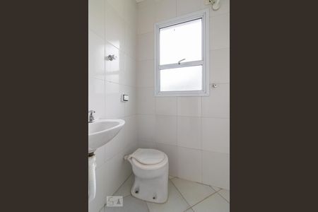 Casa de condomínio para alugar com 320m², 4 quartos e 4 vagas Casa de condomínio para alugar com 320m², 4 quartos e 4 vagasBanheiro de Serviço