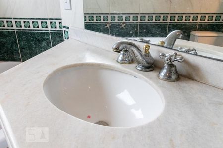 Casa de condomínio para alugar com 320m², 4 quartos e 4 vagas Casa de condomínio para alugar com 320m², 4 quartos e 4 vagasDetalhe do Banheiro da Suíte 1