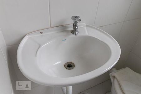 Casa de condomínio para alugar com 320m², 4 quartos e 4 vagas Casa de condomínio para alugar com 320m², 4 quartos e 4 vagasDetalhe do Banheiro de Serviço