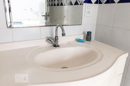 Casa de condomínio para alugar com 320m², 4 quartos e 4 vagas Casa de condomínio para alugar com 320m², 4 quartos e 4 vagasDetalhe do Banheiro Externo