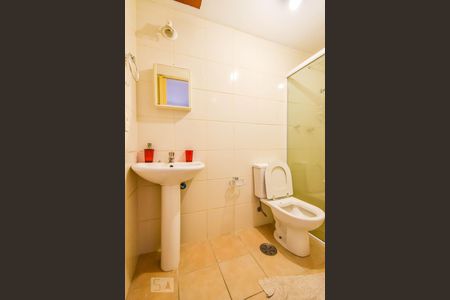 Banheiro de kitnet/studio para alugar com 1 quarto, 33m² em Cerqueira César, São Paulo