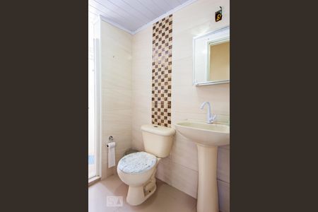 Banheiro  de apartamento à venda com 2 quartos, 60m² em Humaitá, Porto Alegre