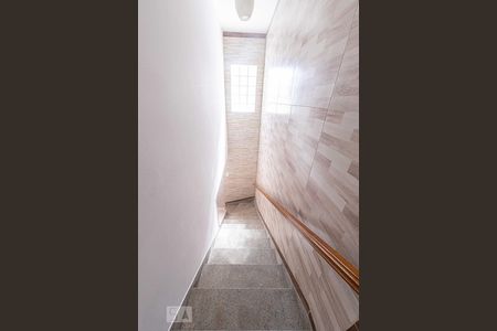 Apartamento para alugar com 110m², 3 quartos e sem vagaEscada