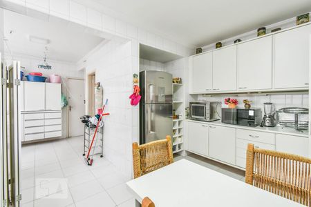 Apartamento à venda com 200m², 4 quartos e 2 vagasCozinha