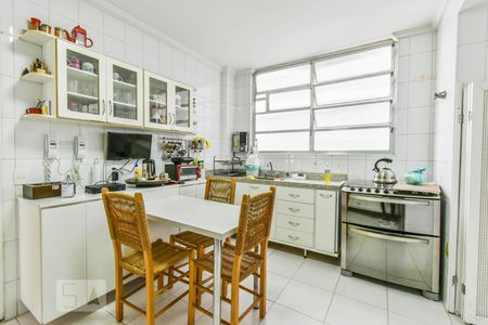 Apartamento à venda com 200m², 4 quartos e 2 vagasCozinha