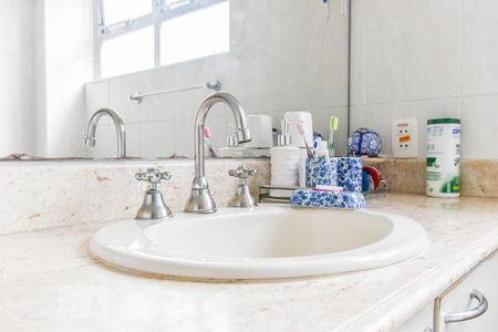 Apartamento à venda com 200m², 4 quartos e 2 vagasSuíte - Banheiro