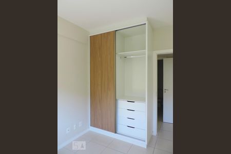 Quarto 2 - Armários de apartamento para alugar com 2 quartos, 65m² em Itacorubi, Florianópolis