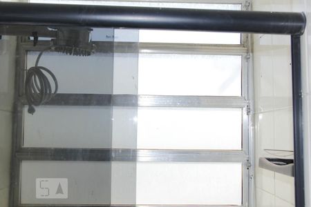 Banheiro de kitnet/studio para alugar com 1 quarto, 30m² em Botafogo, Rio de Janeiro