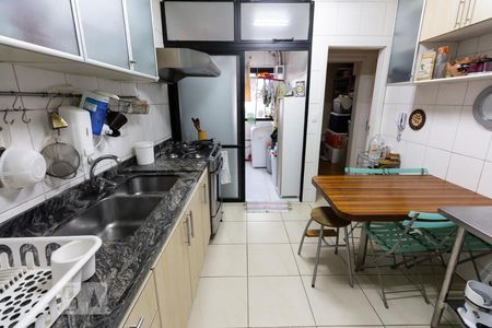 Cozinha de apartamento para alugar com 4 quartos, 176m² em Perdizes, São Paulo