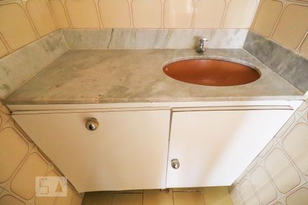 Banheiro de apartamento à venda com 1 quarto, 38m² em Setor Leste Universitário, Goiânia