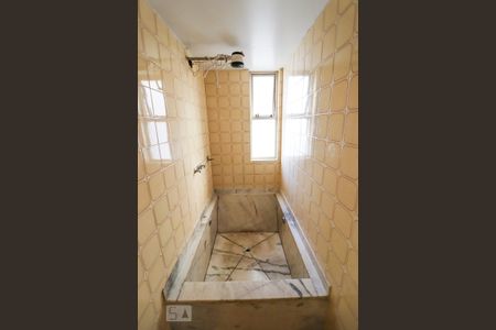 Banheiro de apartamento à venda com 1 quarto, 38m² em Setor Leste Universitário, Goiânia