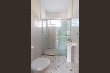 Banheiro de apartamento à venda com 2 quartos, 70m² em Santo Antônio, Porto Alegre