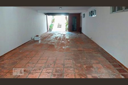 Casa à venda com 250m², 3 quartos e 6 vagas Casa à venda com 250m², 3 quartos e 6 vagasGaragem