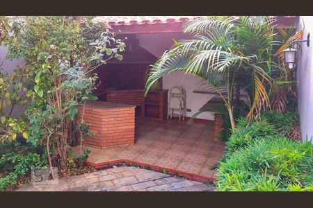 Casa à venda com 250m², 3 quartos e 6 vagas Casa à venda com 250m², 3 quartos e 6 vagasChurrasqueira