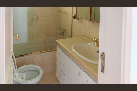 Casa à venda com 250m², 3 quartos e 6 vagas Casa à venda com 250m², 3 quartos e 6 vagasBanheiro