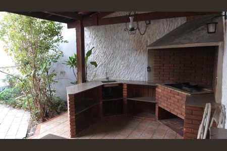 Casa à venda com 250m², 3 quartos e 6 vagas Casa à venda com 250m², 3 quartos e 6 vagasChurrasqueira