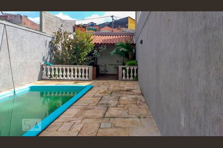 Casa à venda com 250m², 3 quartos e 6 vagas Casa à venda com 250m², 3 quartos e 6 vagasPiscina