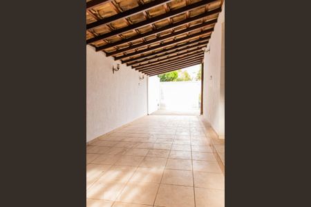 Garagem de casa de condomínio para alugar com 3 quartos, 360m² em Paquetá, Belo Horizonte