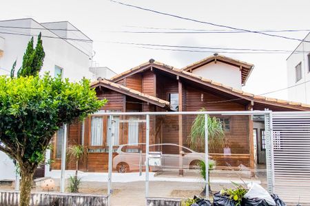 Fachada da casa de casa de condomínio para alugar com 3 quartos, 360m² em Paquetá, Belo Horizonte