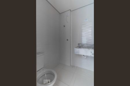 Banheiro de apartamento para alugar com 2 quartos, 45m² em Vila São Geraldo, São Paulo
