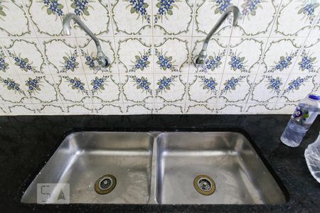 Casa à venda com 300m², 2 quartos e 2 vagasCozinha