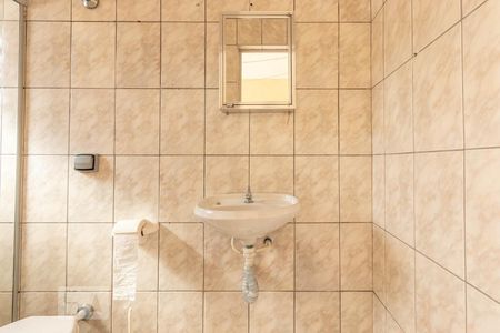 Banheiro  de casa para alugar com 1 quarto, 80m² em Vila Guilhermina, São Paulo