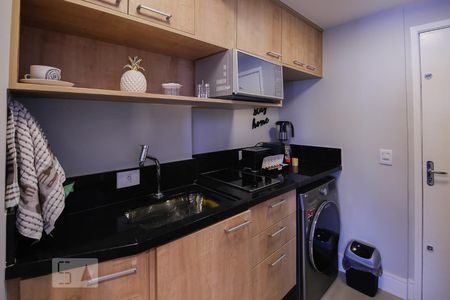 Cozinha de kitnet/studio para alugar com 1 quarto, 22m² em Água Branca, São Paulo