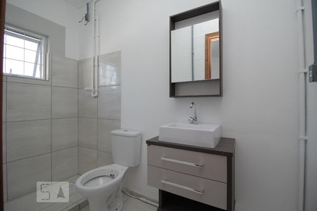 Banheiro de kitnet/studio para alugar com 1 quarto, 30m² em Marechal Rondon, Canoas