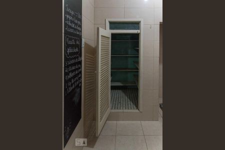 Casa à venda com 235m², 4 quartos e 1 vagaCozinha 