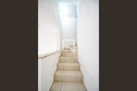 Escada de casa de condomínio para alugar com 2 quartos, 95m² em Vila Carrão, São Paulo