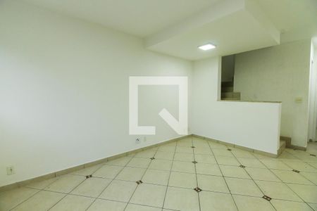 Sala de casa de condomínio para alugar com 2 quartos, 95m² em Vila Carrão, São Paulo