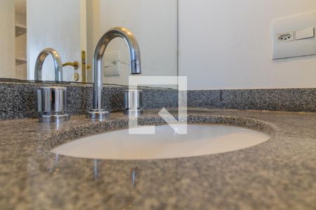 Apartamento para alugar com 57m², 1 quarto e 2 vagas Apartamento para alugar com 57m², 1 quarto e 2 vagasBanheiro da Suíte