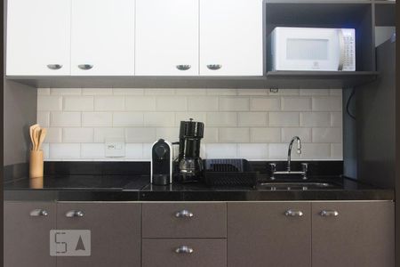 Cozinha de apartamento para alugar com 1 quarto, 40m² em Vila Andrade, São Paulo
