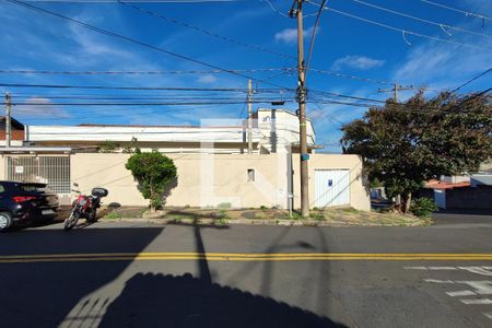 Casa à venda com 225m², 4 quartos e 4 vagasFachada