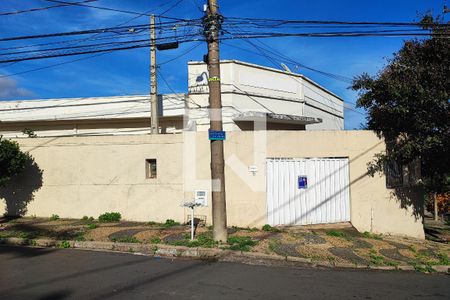 Casa à venda com 225m², 4 quartos e 4 vagasFachada